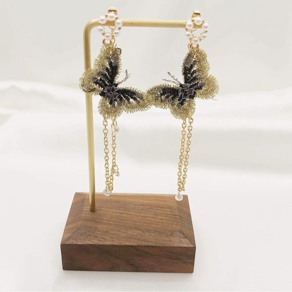 Anthropologie Butterfly fabric Pearl drop Earrings - Picture 7 of 17